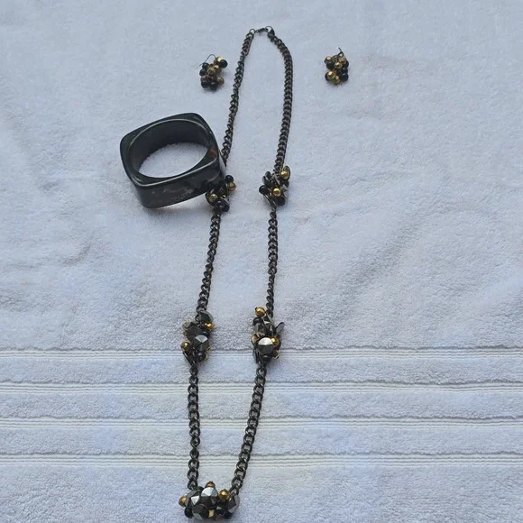Charming Yellow and Black Women's Necklace Set - Picture 6 of 8